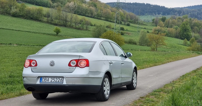 Volkswagen Passat cena 8999 przebieg: 350300, rok produkcji 2006 z Wałbrzych małe 56